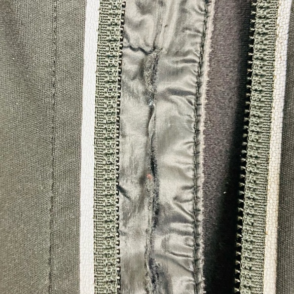 Lululemon men’s track jacket in black. Size small - Picture 4 of 4